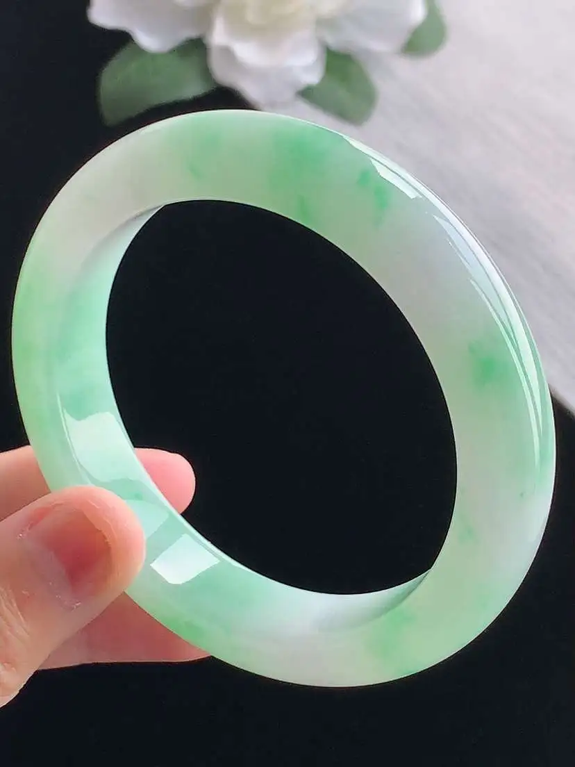 a货翡翠老坑冰种飘绿正装正圈手镯57-58圈口  尺寸57.2×12.6×9.3mm 重量70.17