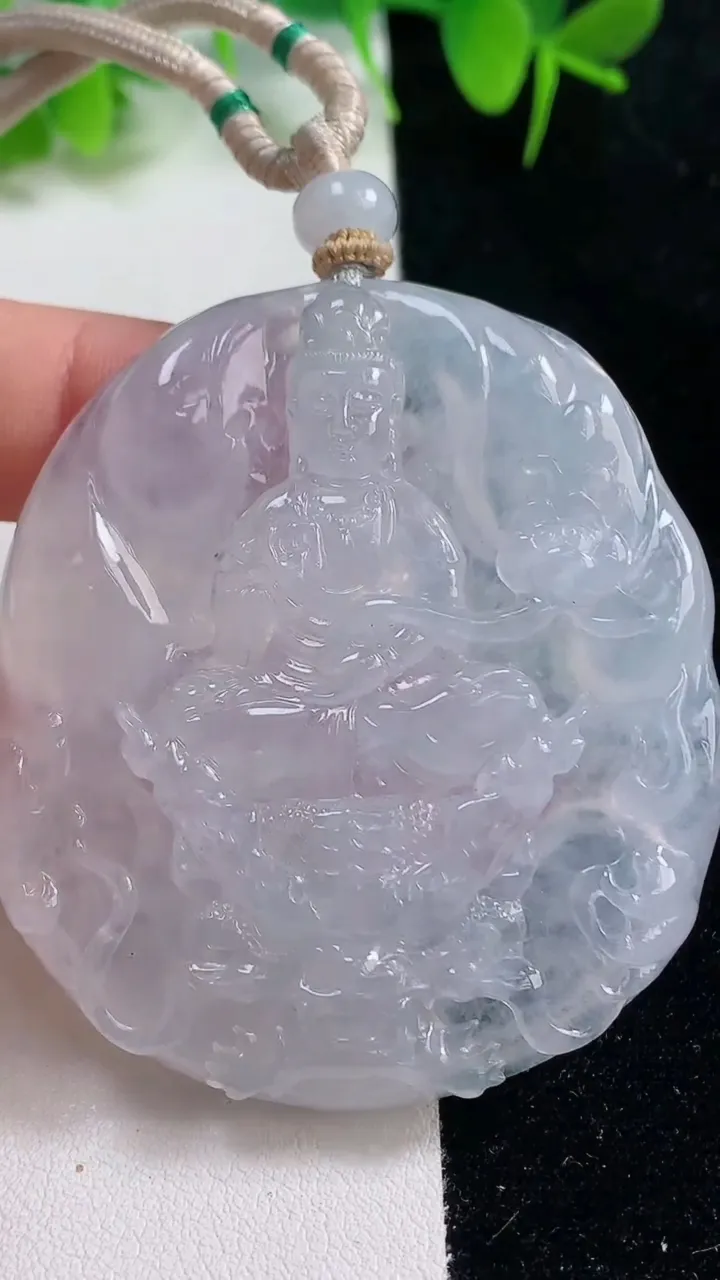 天然A货翡翠种白冰御龙大势至观音菩萨吊坠，尺寸56.6-50-7.7，重量:47.80g
10月18日