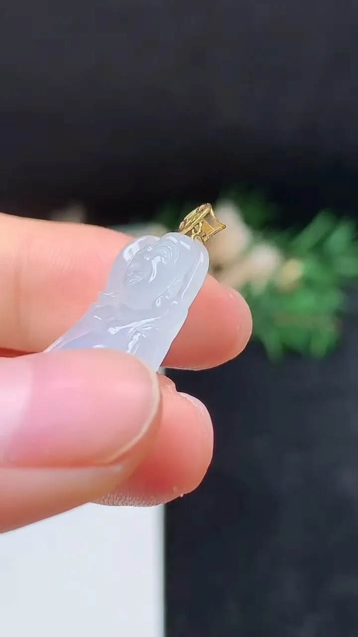 天然A货翡翠白冰布袋佛吊坠，尺寸29.3-16.2-5.8，重量:4.05g
10月18日