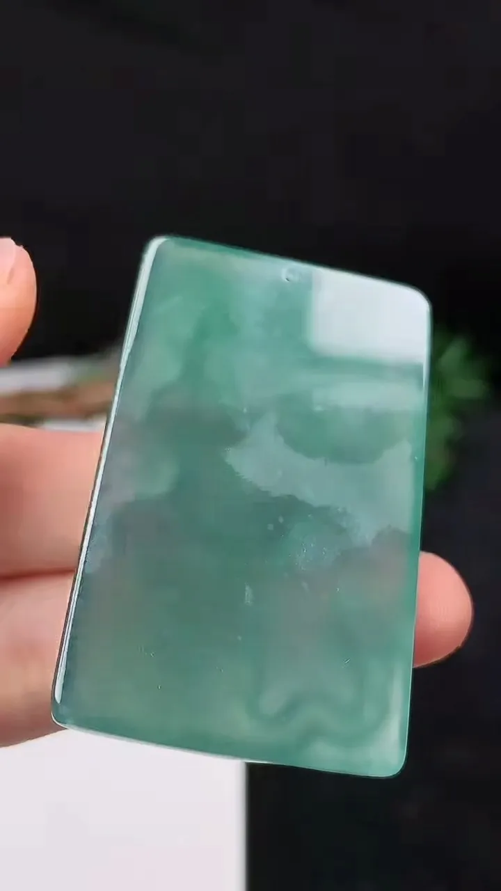天然A货翡翠蓝水普贤菩萨吊坠，尺寸50.3-31-5.5，重量:22.00g
10月18日
