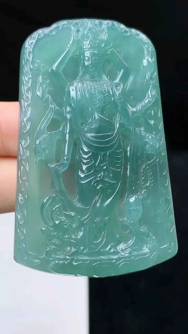 天然A货翡翠蓝水千手观音吊坠，尺寸62-37.6-6.6，重量:32.05g
10月18日