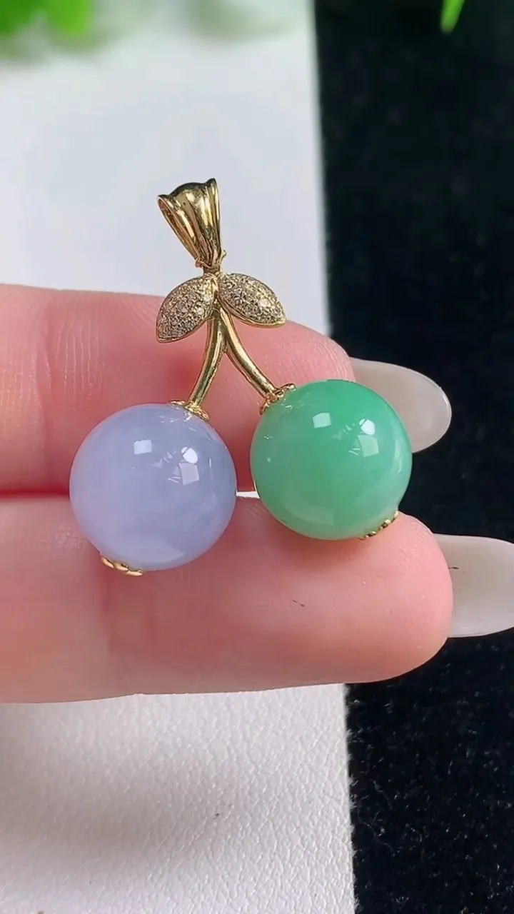 天然A货翡翠圆珠吊坠，尺寸11.2，重量:6.16g
10月18日