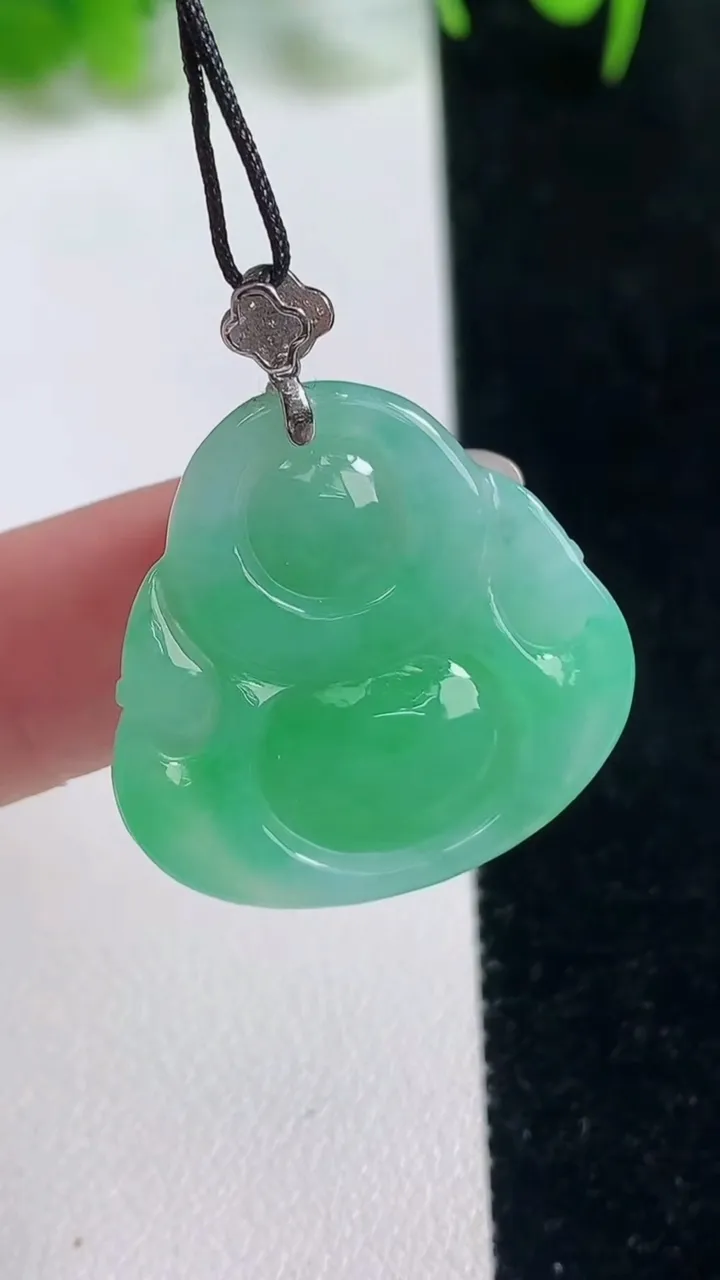 天然A货翡翠佛公吊坠，尺寸25-26-7.7，重量:7.15g
10月18日