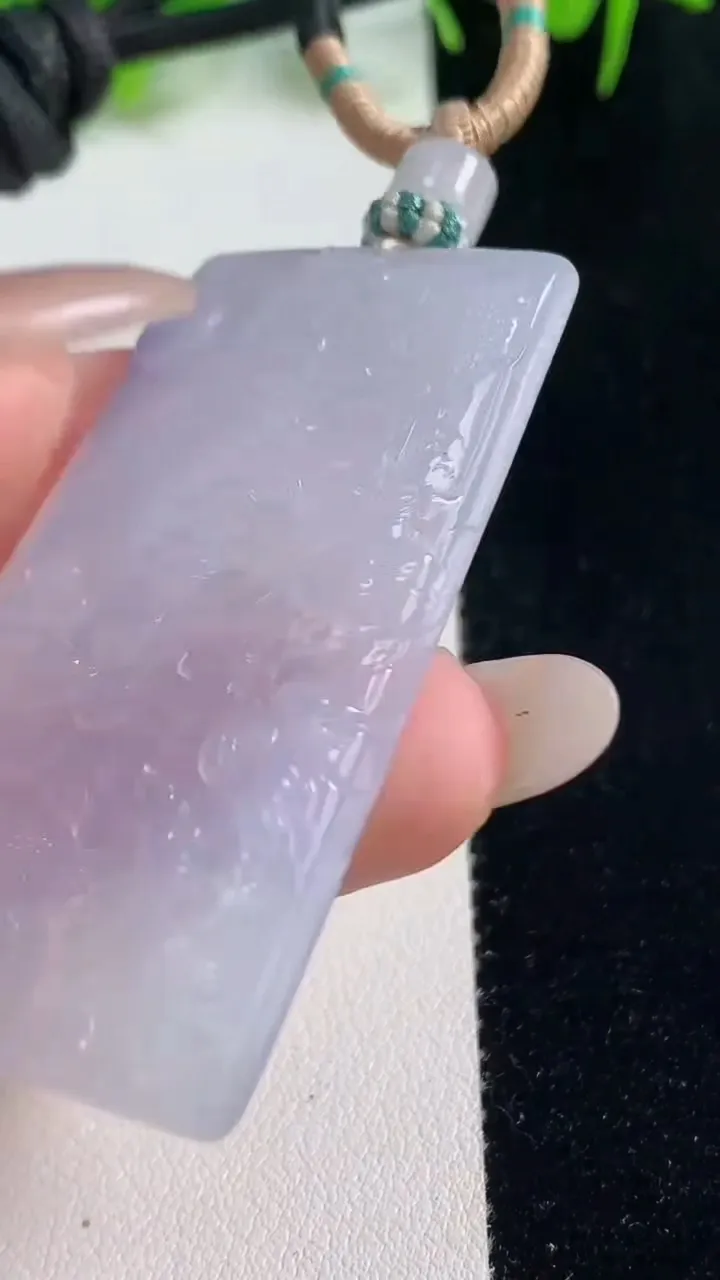 天然A货翡翠冰种紫罗兰山水牌吊坠，尺寸53-33.3-5.8，重量:31.85g
10月18日