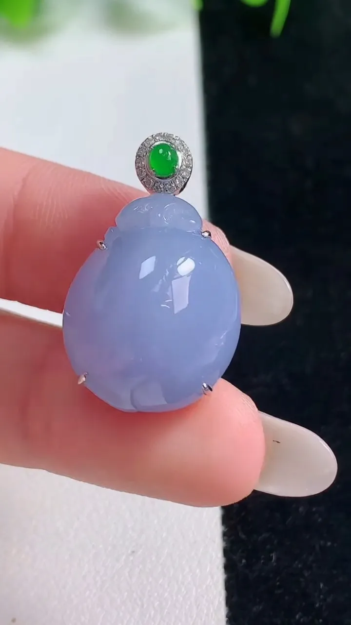 天然A货翡翠种紫罗兰寿桃吊坠，尺寸21-16.8-11.4，重量:7.43g
10月18日