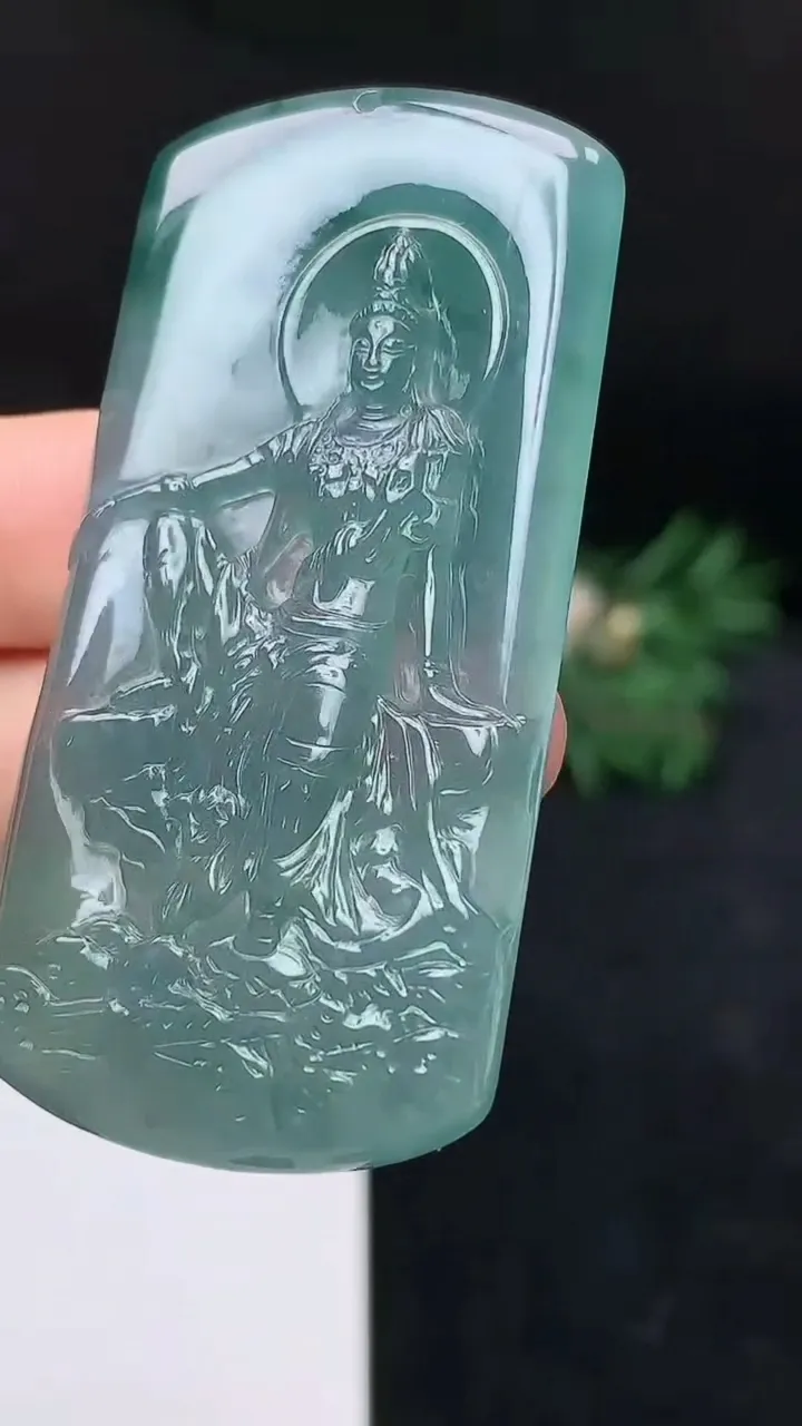天然A货翡翠蓝水观音菩萨吊坠，尺寸60.2-30.8-4.7，重量:23.62g
10月18日