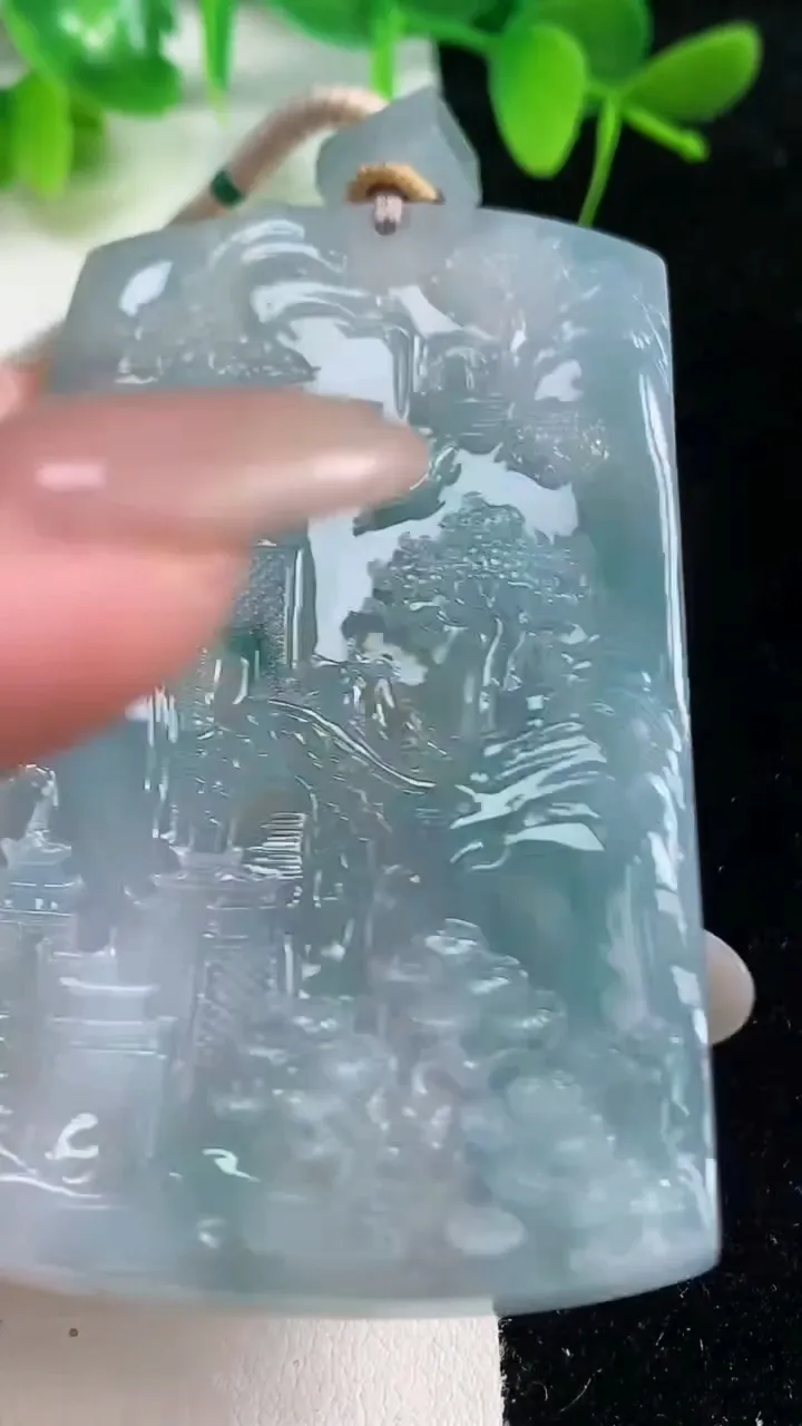 天然A货翡翠种飘花山水牌吊坠，尺寸69.8-45.6-6.6，重量:53.61g
10月18日