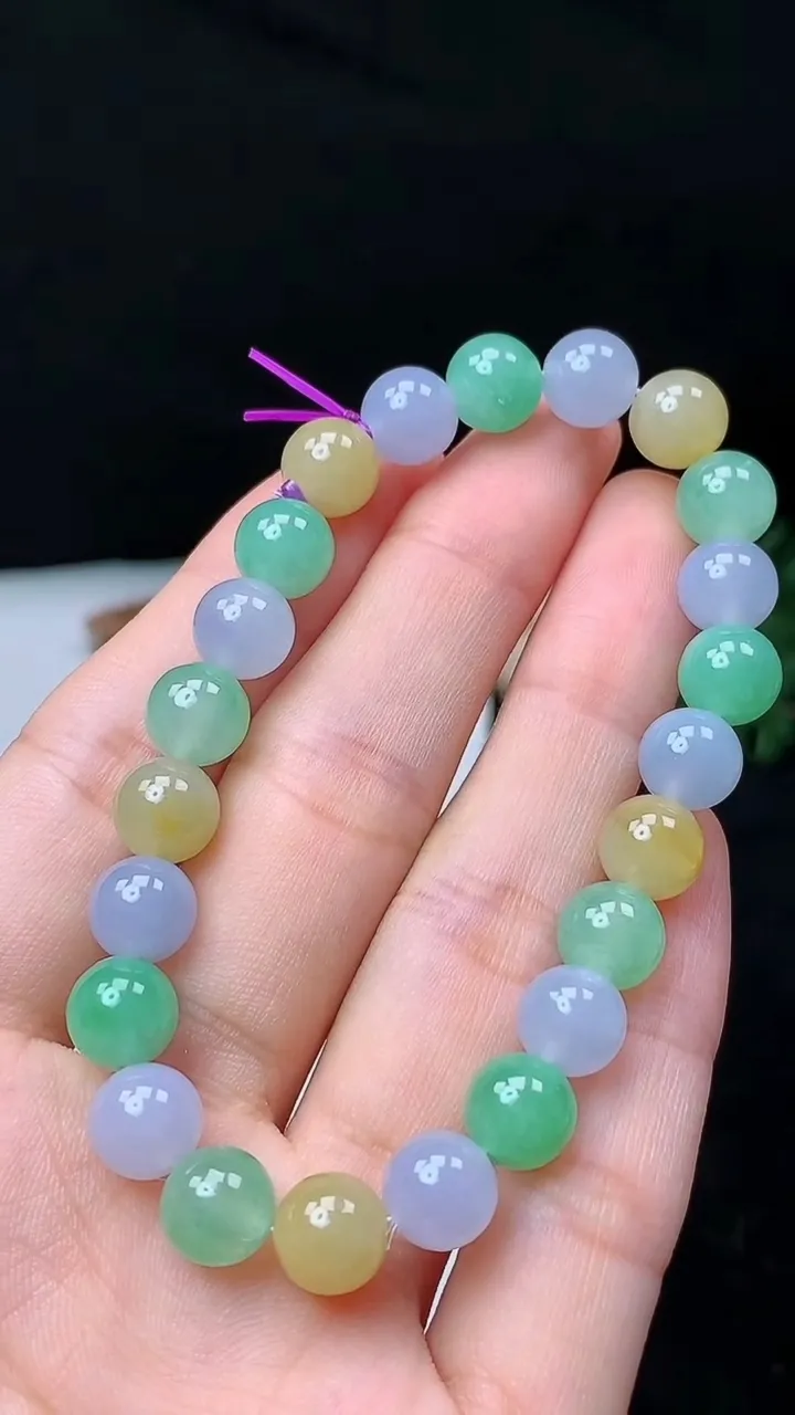 天然A货翡翠三彩圆珠手串，尺寸8-23颗，重量:20.22g10月18日
工厂直销收藏佳品,种好水足，色泽均匀，有种有色，上手高大气！