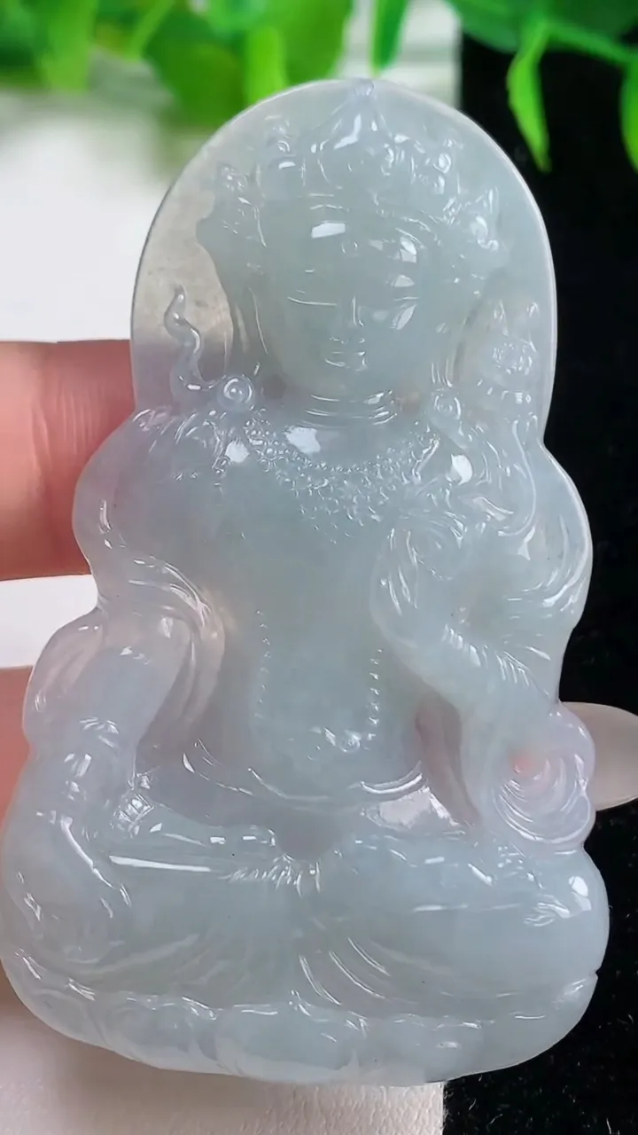 天然A货翡翠大势至菩萨吊坠，尺寸62.6-38-6，重量:22.32g
10月19日