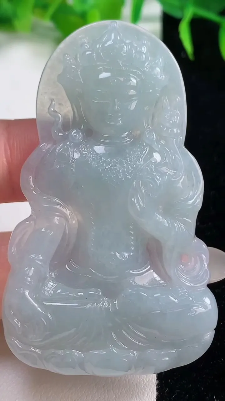 天然A货翡翠大势至菩萨吊坠，尺寸62.6-38-6，重量:22.32g
10月19日