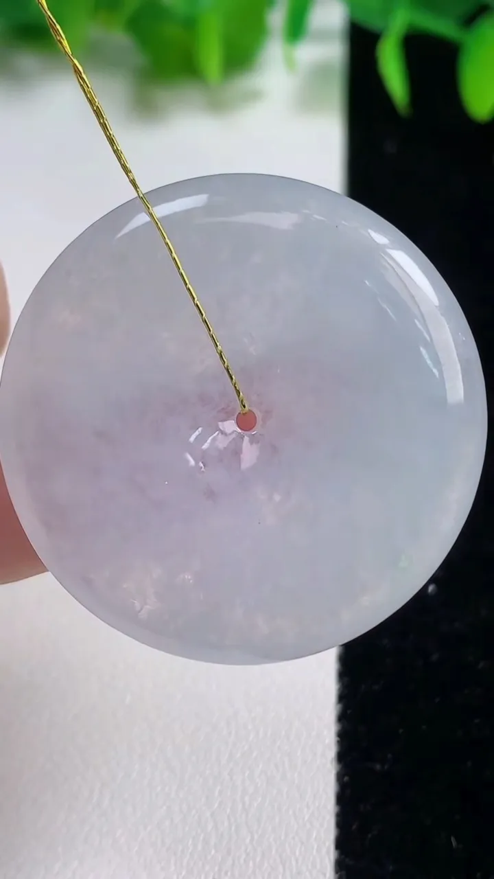 天然A货翡翠平安扣吊坠，尺寸38-6，重量:18.95g
10月19日