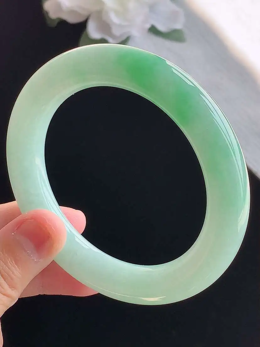 a货翡翠老坑冰种满绿甜绿圆条手镯56-57圈口  尺寸56.5×11.3mm 重量74.00g 10