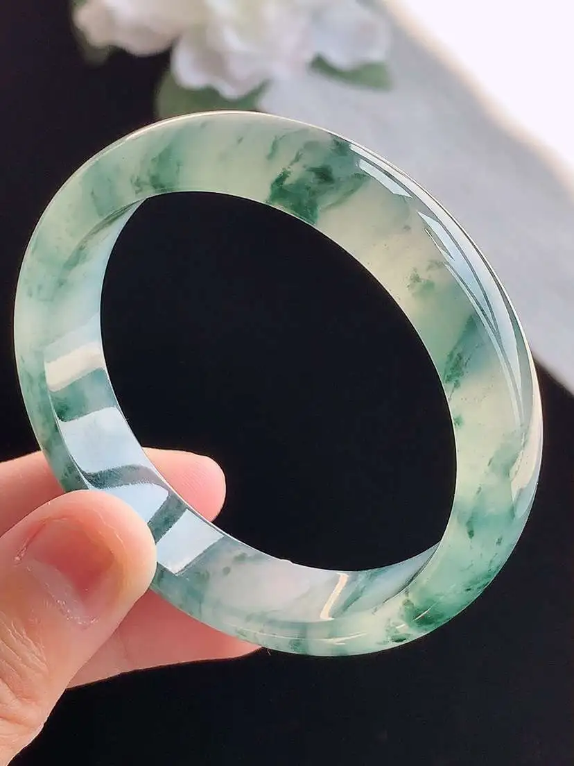 a货翡翠老坑冰种飘花正装正圈手镯52-53小圈口  尺寸52.5×12.2×6.2mm 重量43.1