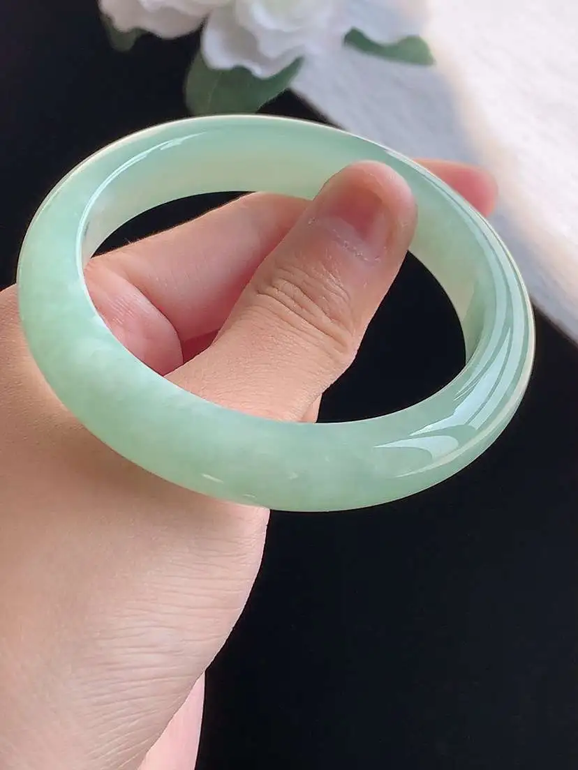 a货翡翠老坑冰种满绿晴绿正装正圈手镯56-57圈口  尺寸56.5×12.2×8.2mm 重量56.36g 1018