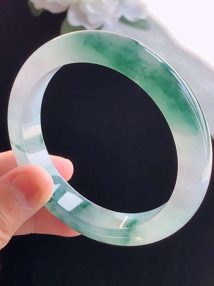 a货翡翠老坑冰种飘花正装正圈手镯57-58圈口  尺寸57.8×12.2×8.5mm 重量61.95