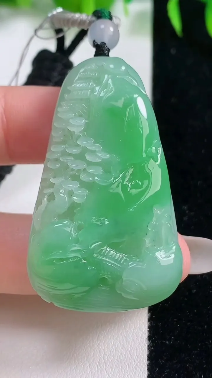天然A货翡翠山水牌吊坠，尺寸47.6-28.2-10.2，重量:31.14g
10月19日