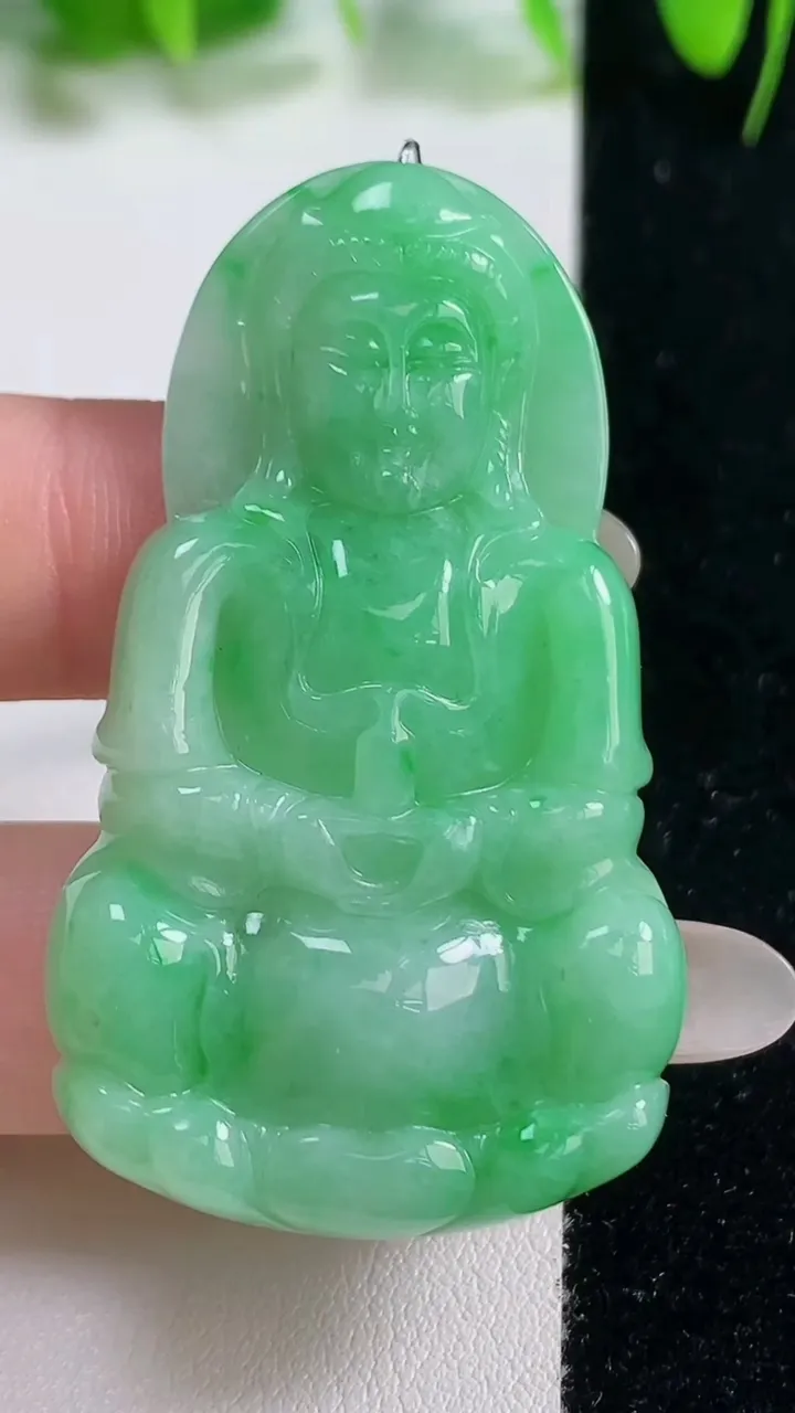 天然A货翡翠观音菩萨吊坠，尺寸53-31.4-6.9，重量:18.42g
10月19日