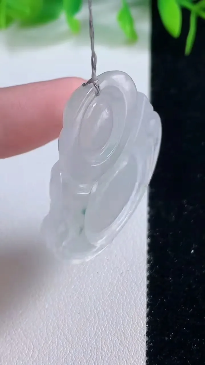 天然A货翡翠冰种飘花佛公吊坠，尺寸33-37.2-6.4，重量:11.30g
10月19日