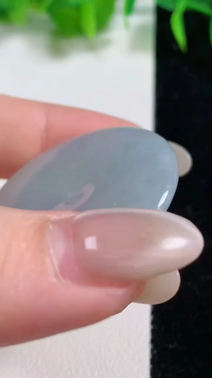 天然A货翡翠冰种飘花平安扣吊坠，尺寸36.3-5.5，重量:16.58g
10月19日