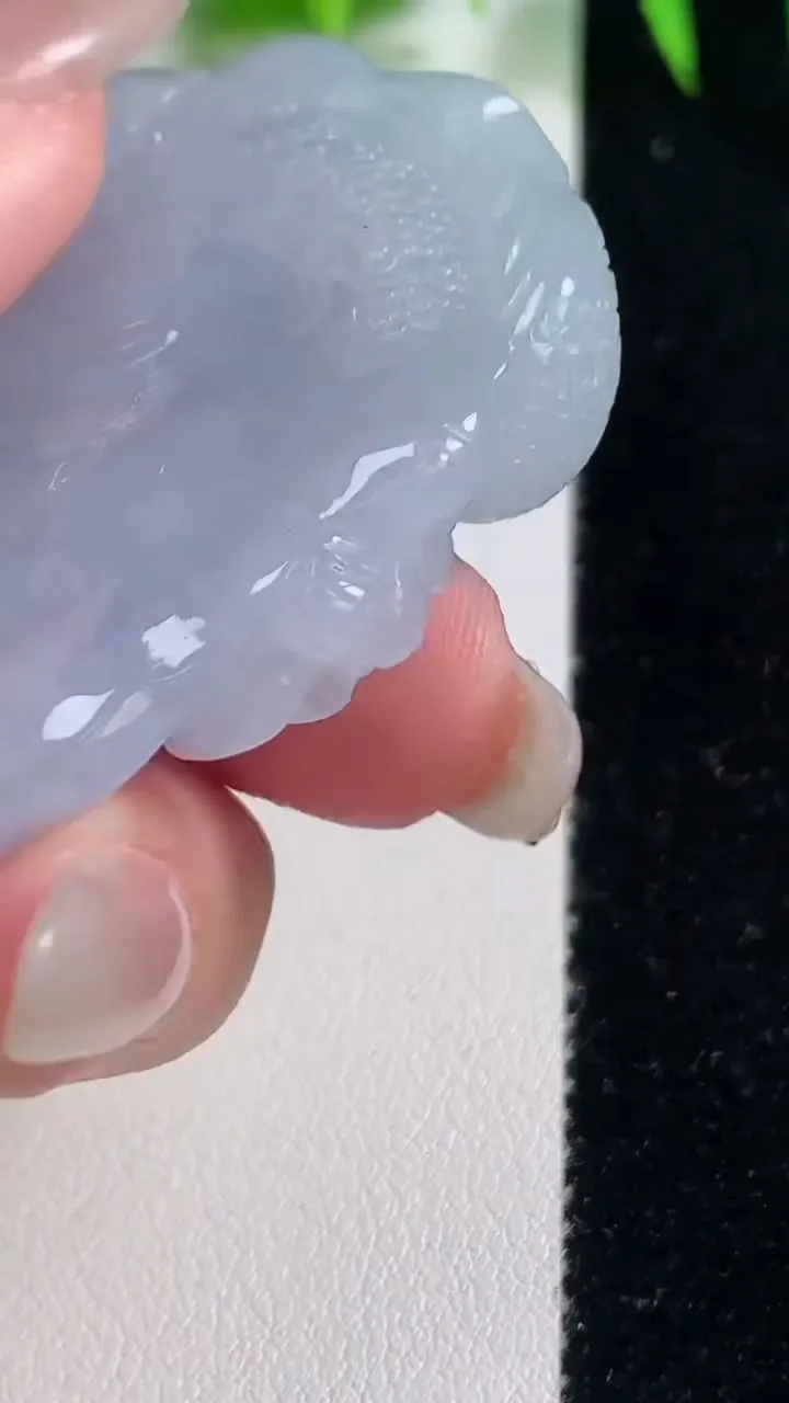 天然A货翡翠龙牌吊坠，尺寸63.2-37.2-12.2，重量:47.17g
10月19日