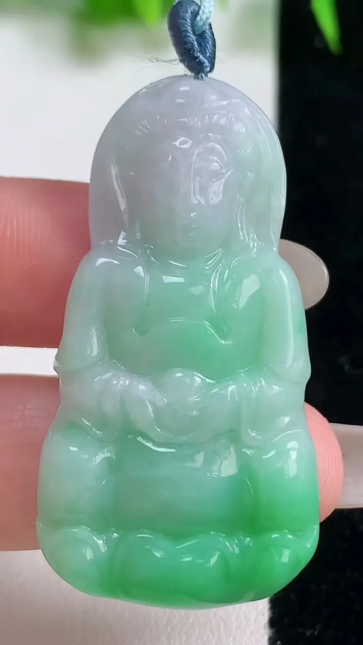 天然A货翡翠观音菩萨吊坠，尺寸45-23.8-5.8，重量:11.31g
10月19日