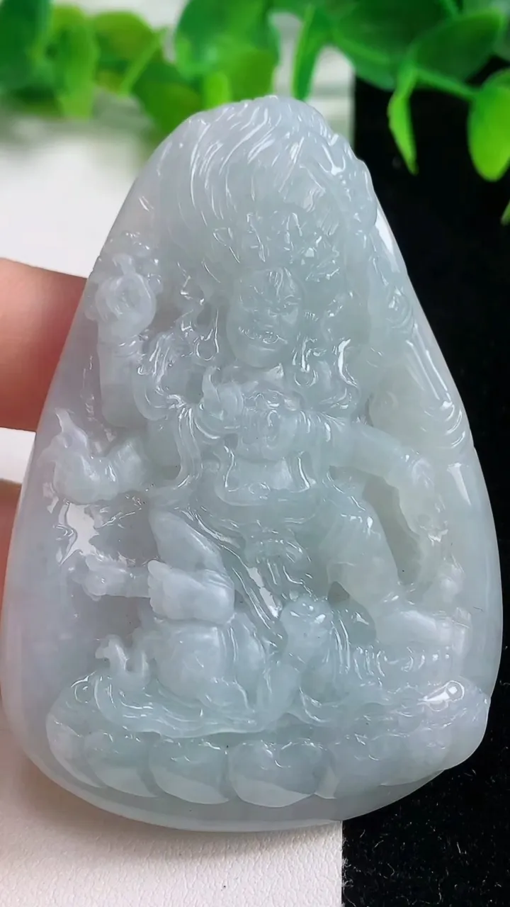 天然A货翡翠不动明王吊坠，尺寸67.4-47.3-9，重量:48.88g
10月19日