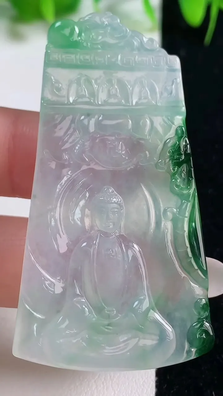 天然A货翡翠大日如来吊坠，尺寸59.6-32.2-3.8，重量:15.30g
10月19日