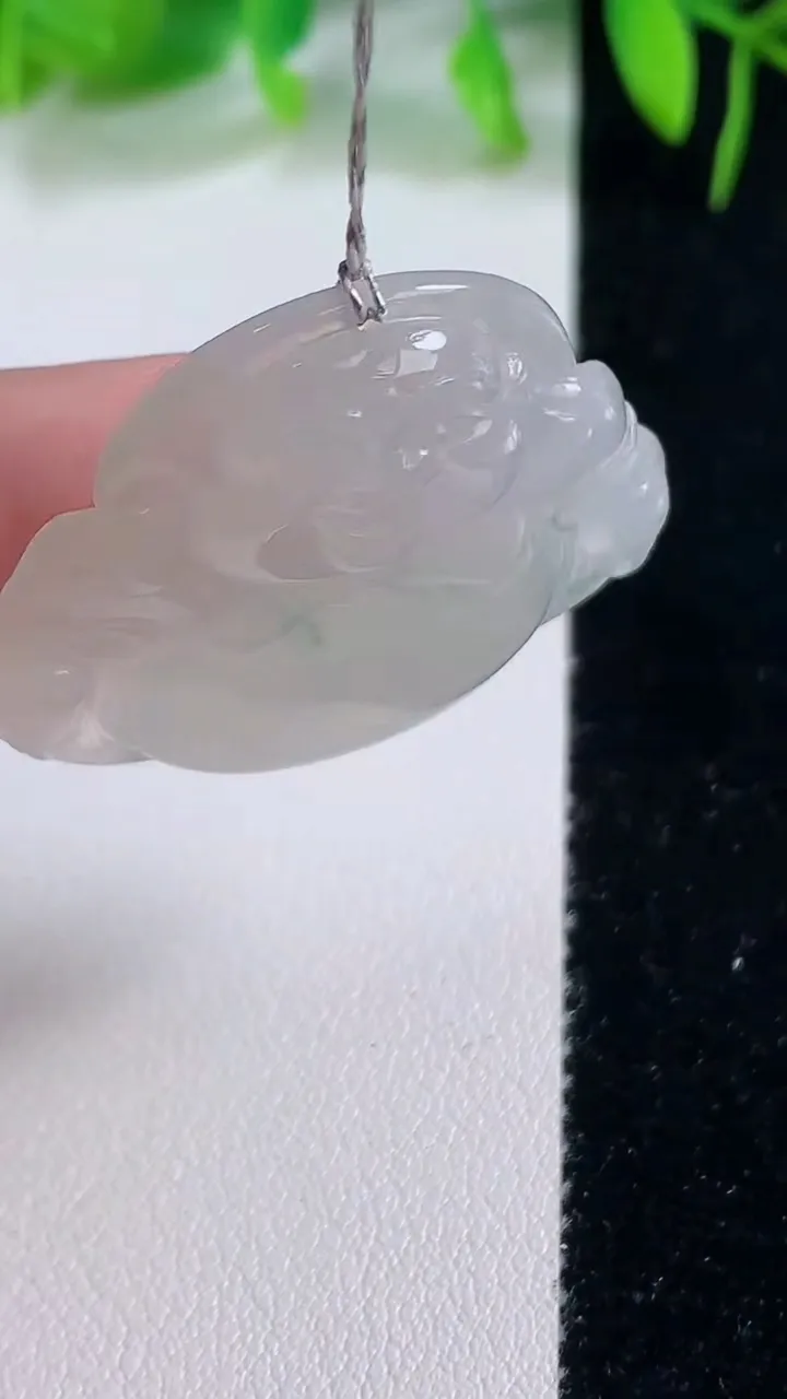 天然A货翡翠冰种飘花佛公吊坠，尺寸33-37.2-6.4，重量:11.30g
10月19日