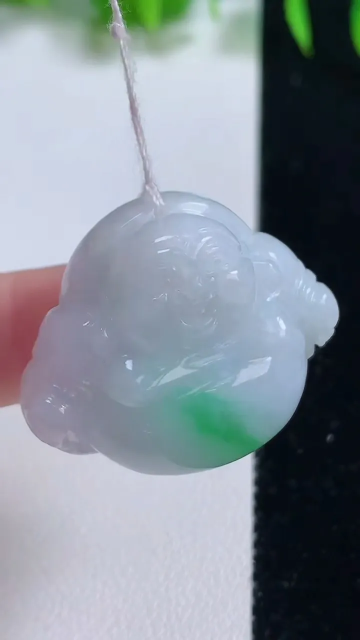 天然A货翡翠佛公吊坠，尺寸25.8-32.4-14，重量:20.00g
10月19日