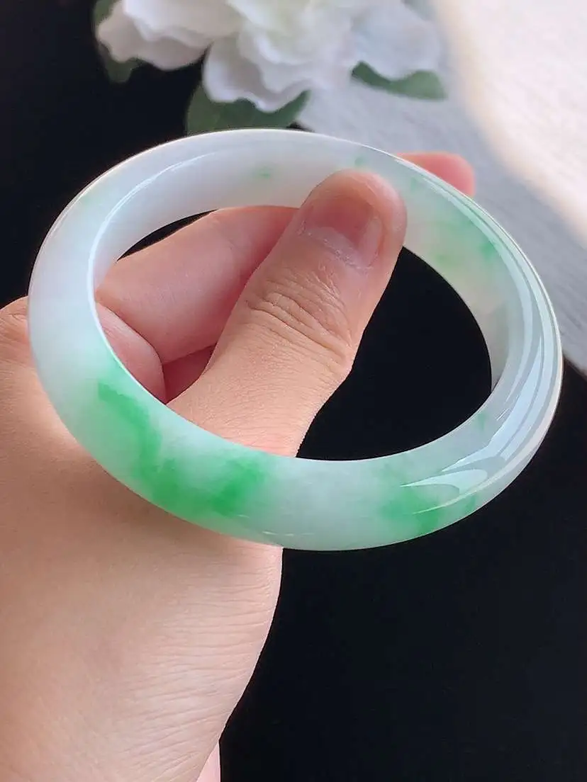 a货翡翠老坑冰种飘绿正装正圈手镯56-57圈口 尺寸56.5×12×8.6mm 重量57.92g 1018