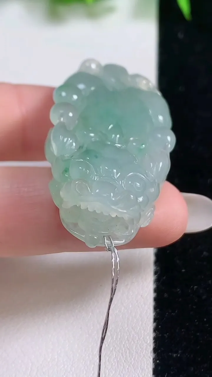 天然A货翡翠貔貅吊坠，尺寸43.3-22.8-10.3，重量:22.30g
10月19日