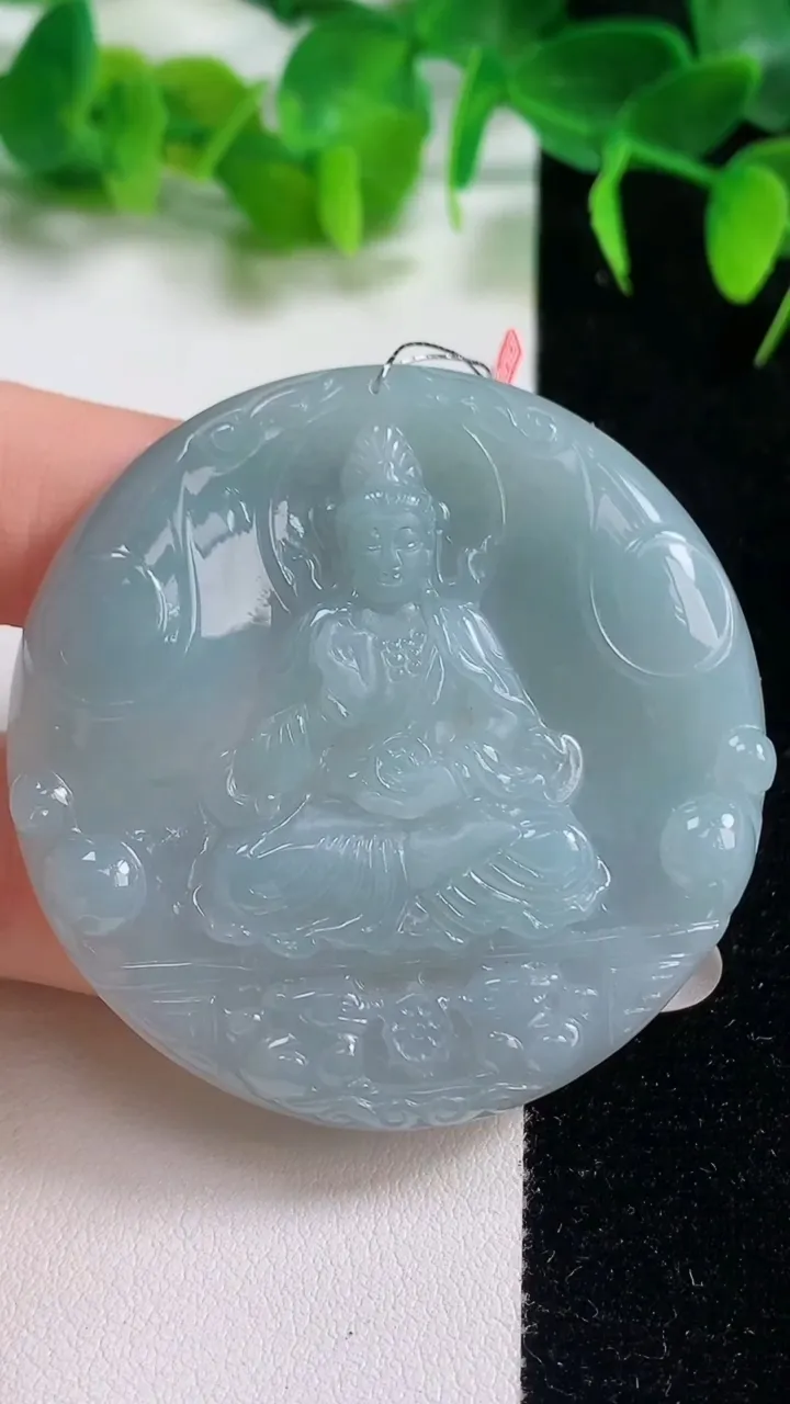 天然A货翡翠观音菩萨吊坠，尺寸50.2-5.9，重量:28.47g
10月19日