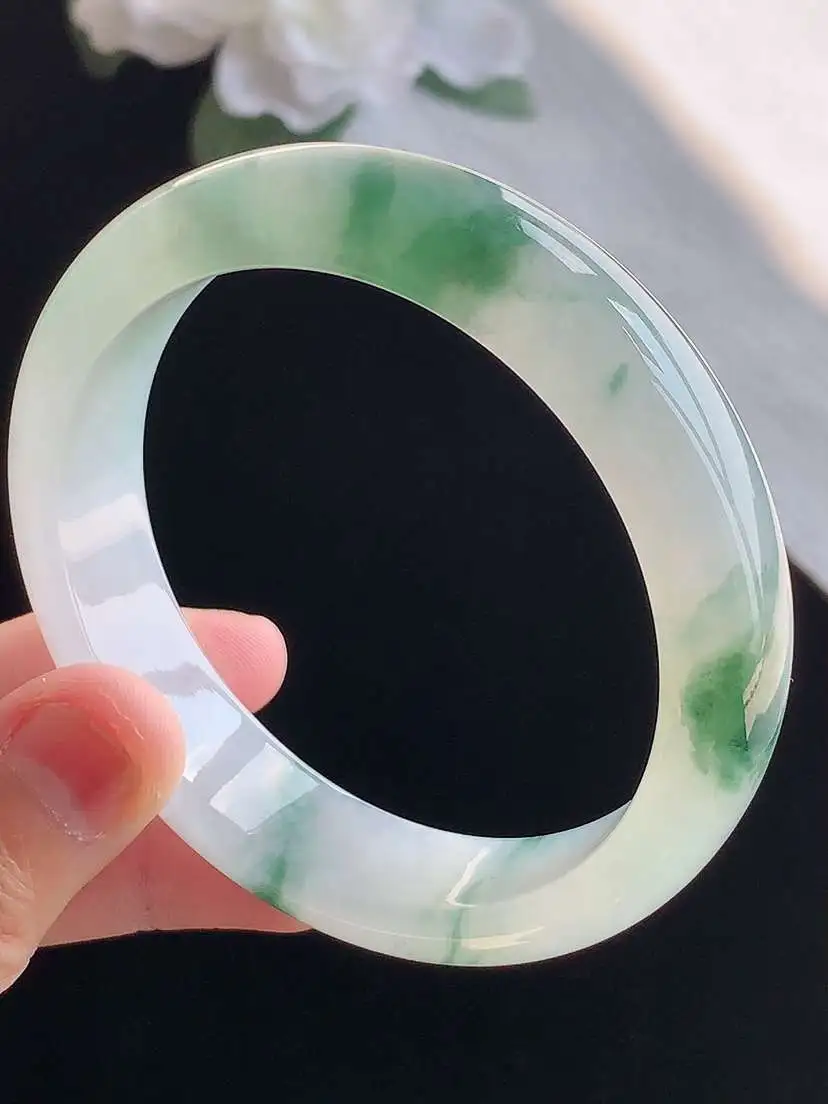 a货翡翠老坑冰种飘花正装正圈手镯57-58圈口  尺寸57×14.2×8mm 重量62.50g 10