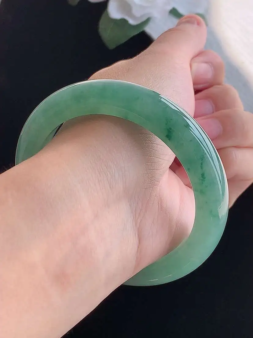a货翡翠老坑冰种飘花正装正圈手镯56-57圈口 尺寸56.2×12.3×9.2mm 重量65.80g 1018