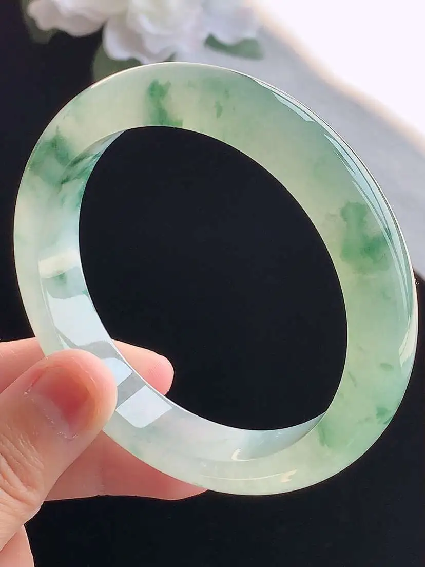a货翡翠老坑冰种飘花正装正圈手镯60-61大圈口  尺寸60×12.6×8.8mm 重量67.68g 1018 A97