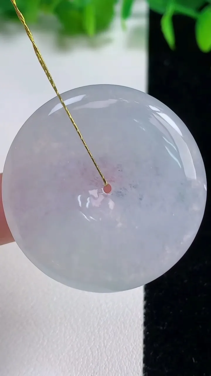 天然A货翡翠平安扣吊坠，尺寸38-6，重量:18.95g
10月19日