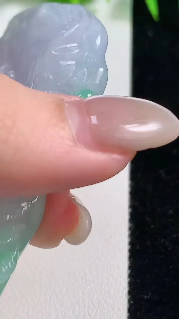 天然A货翡翠龙牌吊坠，尺寸63.2-37.2-12.2，重量:47.17g
10月19日