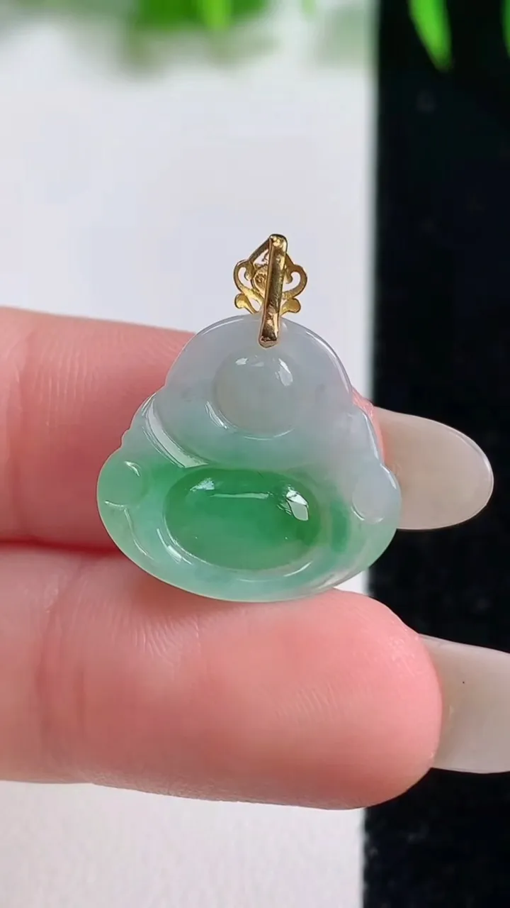 天然A货翡翠佛公吊坠，尺寸17.2-18.3-3.3，重量:1.84g
10月19日