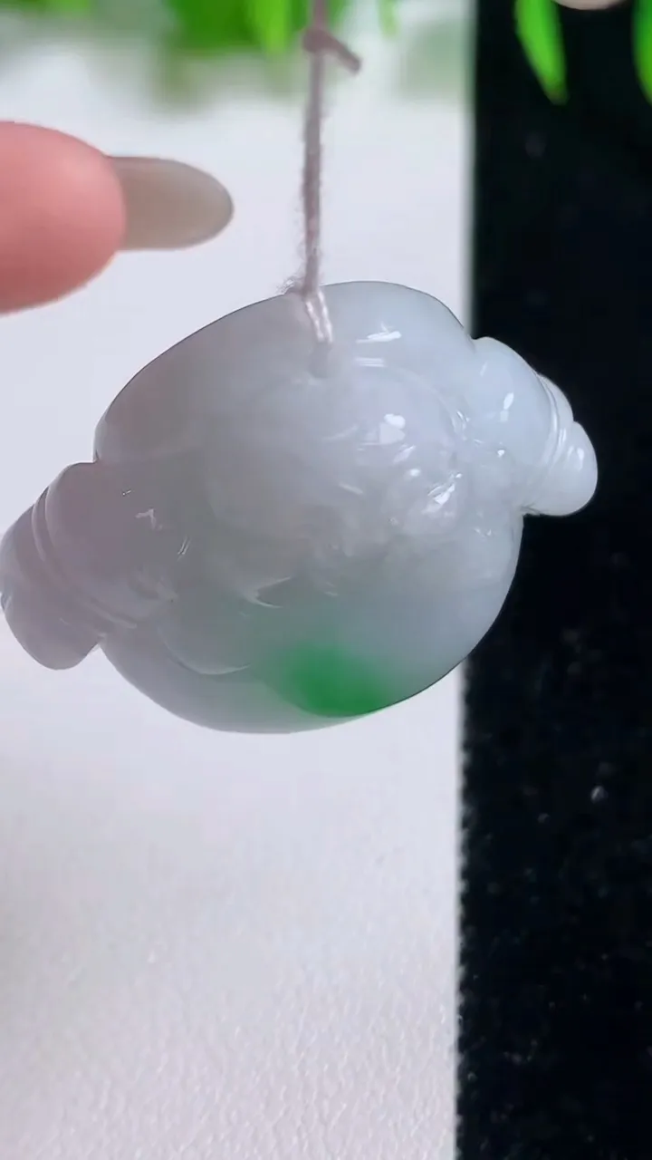 天然A货翡翠佛公吊坠，尺寸25.8-32.4-14，重量:20.00g
10月19日