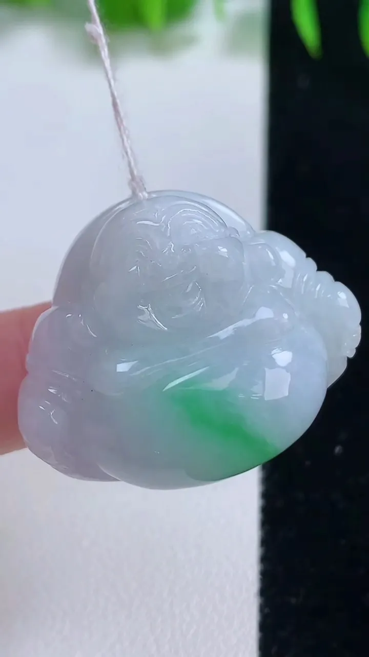 天然A货翡翠佛公吊坠，尺寸25.8-32.4-14，重量:20.00g
10月19日