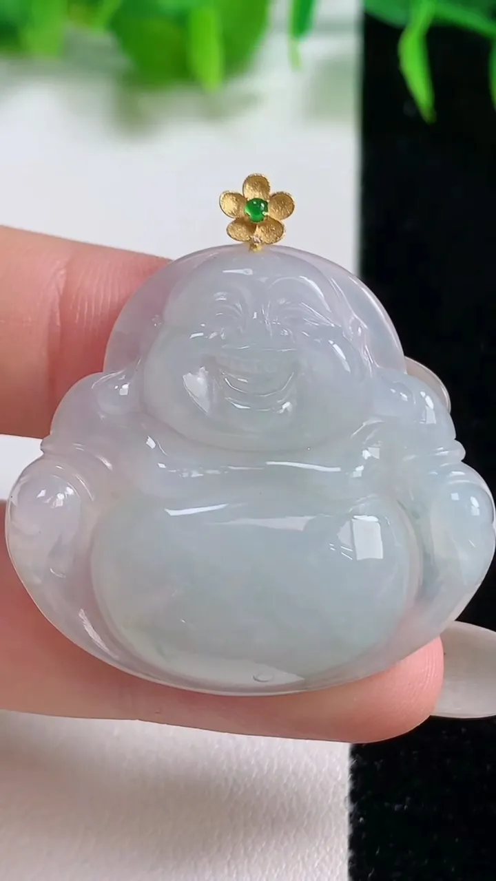 天然A货翡翠种白冰佛公吊坠，尺寸33.3-36-6，重量:9.58g
10月19日