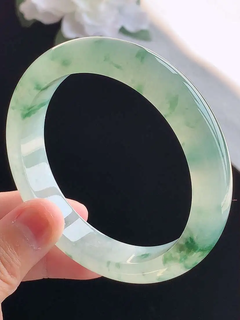 a货翡翠老坑冰种飘花正装正圈手镯60-61大圈口  尺寸60×12.6×8.8mm 重量67.68g