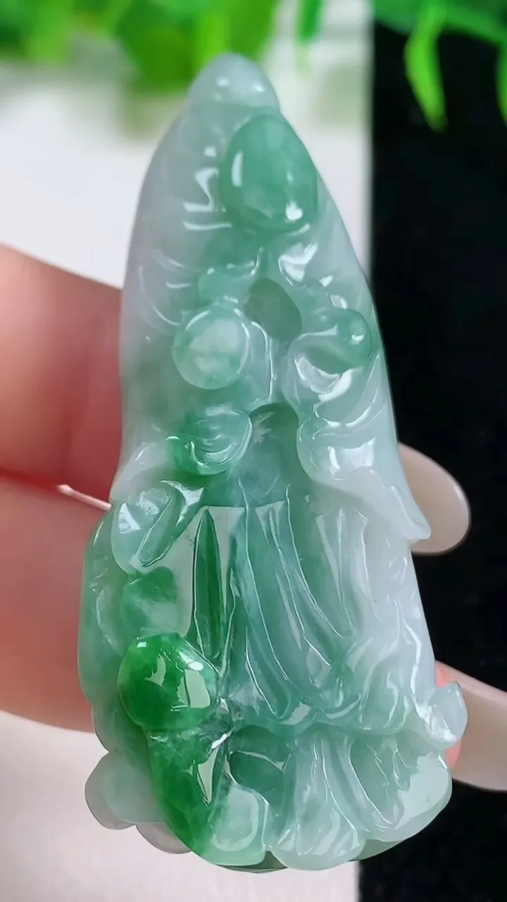 天然A货翡翠白菜吊坠，尺寸56-21.8-10，重量:20.60g
10月19日