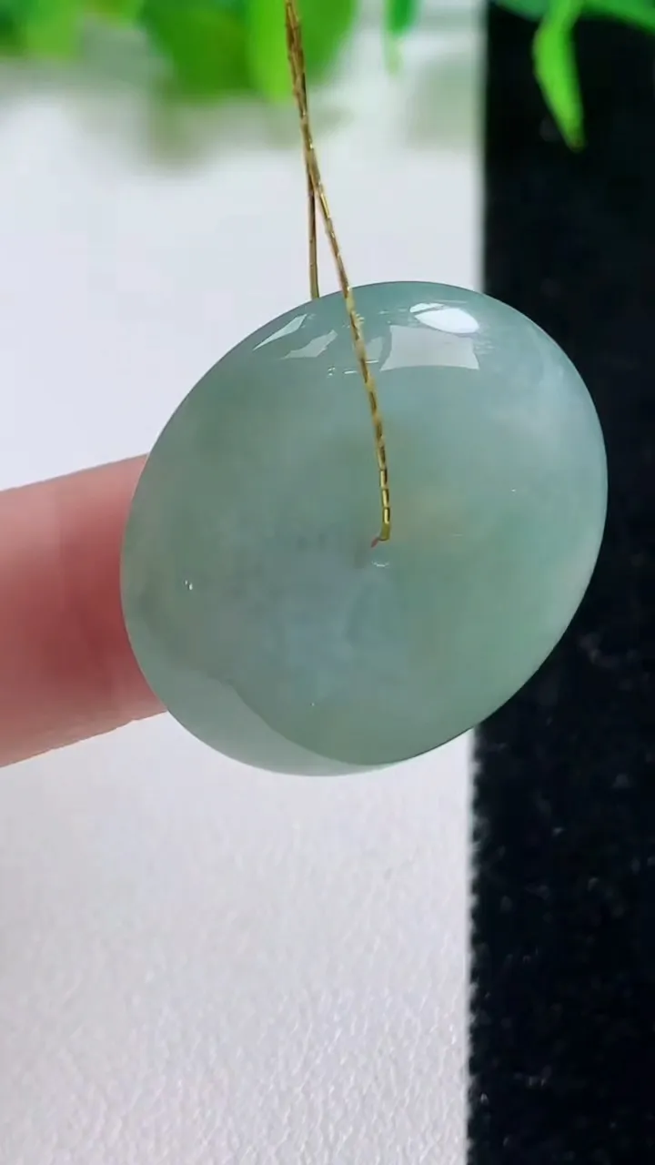 天然A货翡翠平安扣吊坠，尺寸26-6.4，重量:9.69g
10月19日