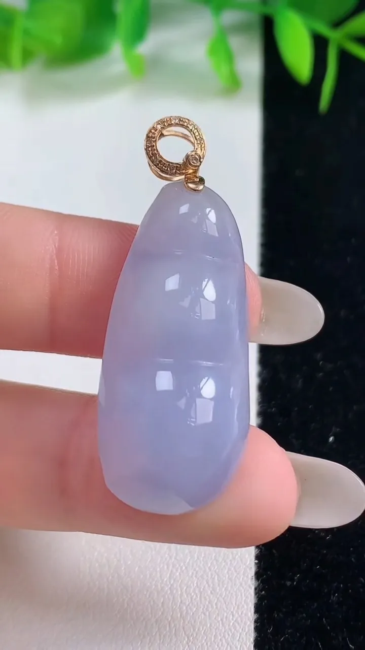 天然A货翡翠18K金紫罗兰福瓜吊坠，尺寸33.8-15.5-9.4，重量:9.13g
10月19日