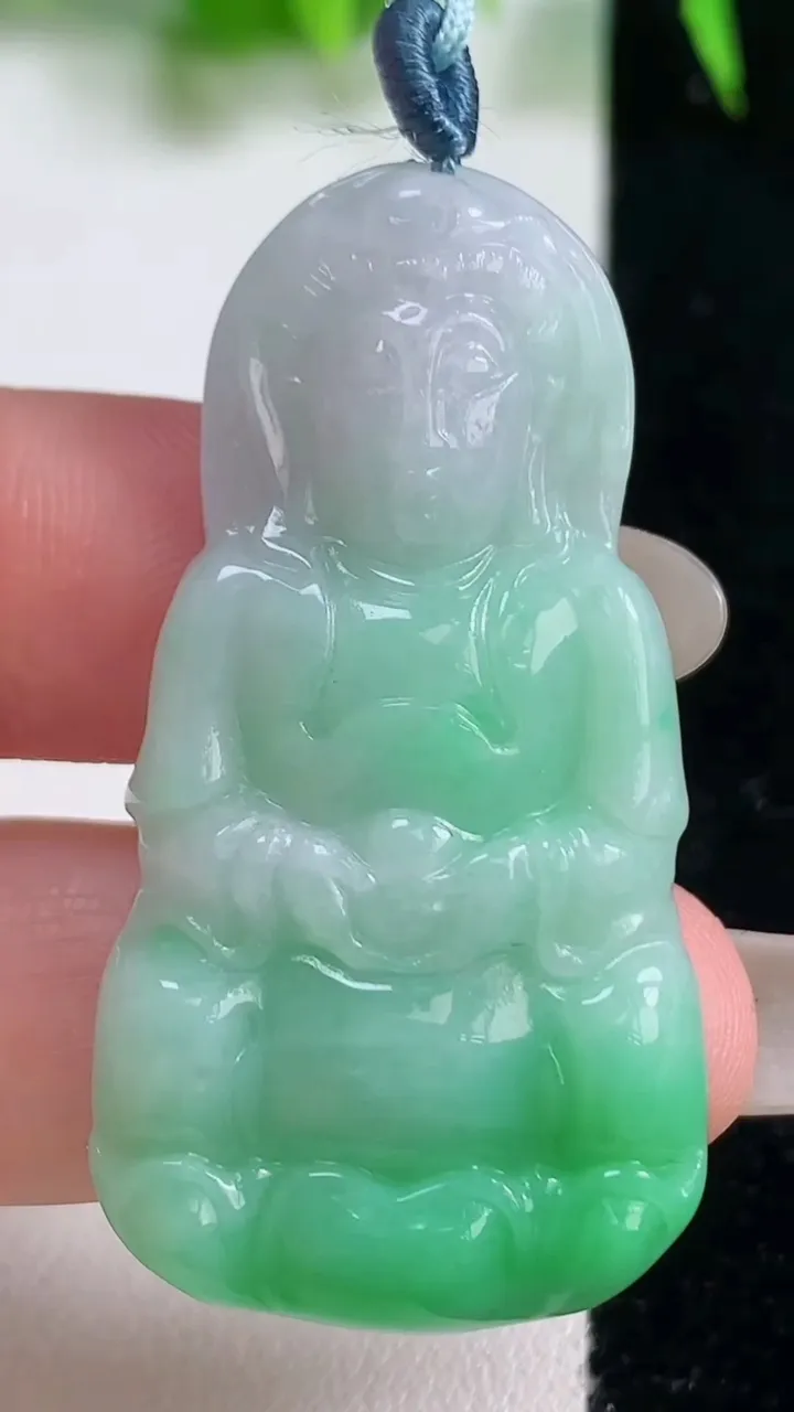 天然A货翡翠观音菩萨吊坠，尺寸45-23.8-5.8，重量:11.31g
10月19日