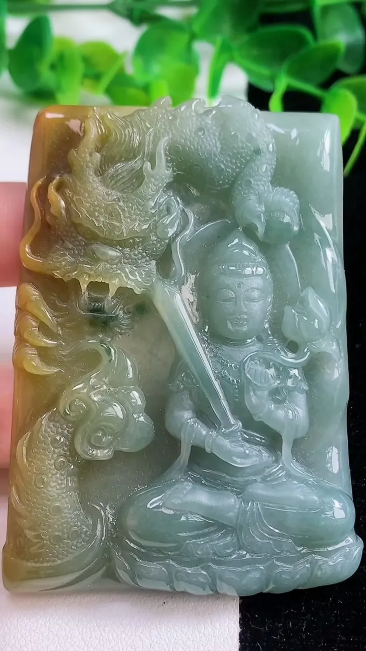 天然A货翡翠蓝水双彩祥龙虚空藏菩萨吊坠，尺寸40.3-49.2-7.6，重量:56.78g
10月19日