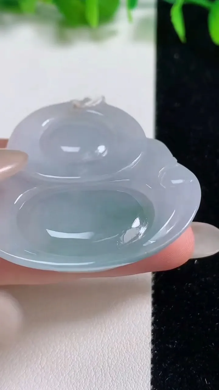 天然A货翡翠冰种飘花佛公吊坠，尺寸42-44-9，重量:25.47g
10月19日