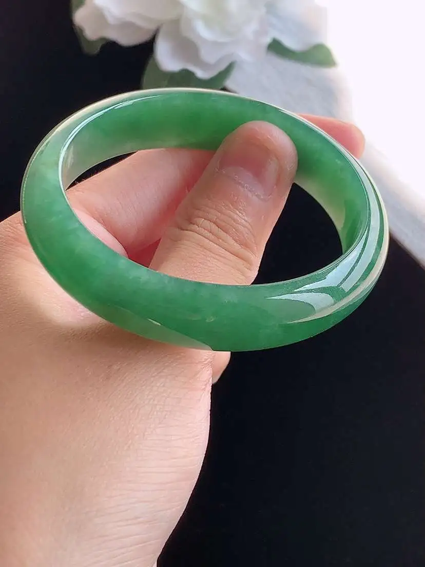 a货翡翠老坑冰种满绿贵妃手镯53-54圈口 尺寸53.8×47×13.6×6.5mm 重量44.38