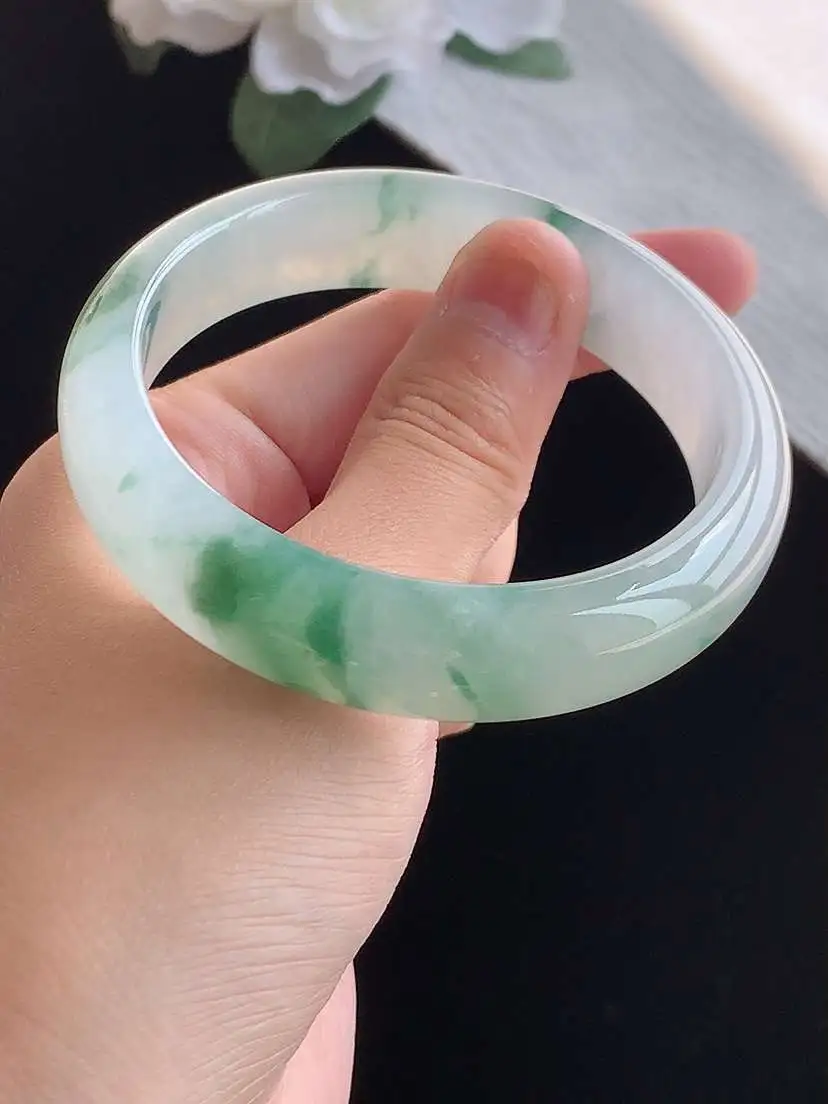 a货翡翠老坑冰种飘花正装正圈手镯57-58圈口  尺寸57×14.2×8mm 重量62.50g 1018